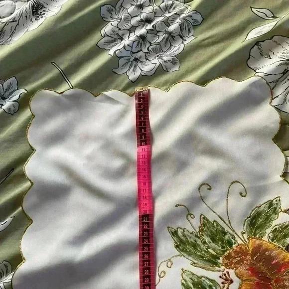 VINTAGE hand painted table  runner and 3 place mats. Never used - Picture 12 of 13